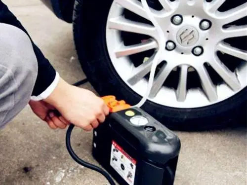 道路救援告訴您汽車在路上沒油該怎么辦？